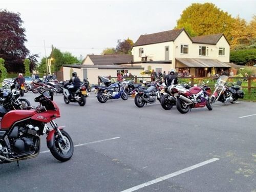 The Crown At Broad Hinton Hotel Exterior photo